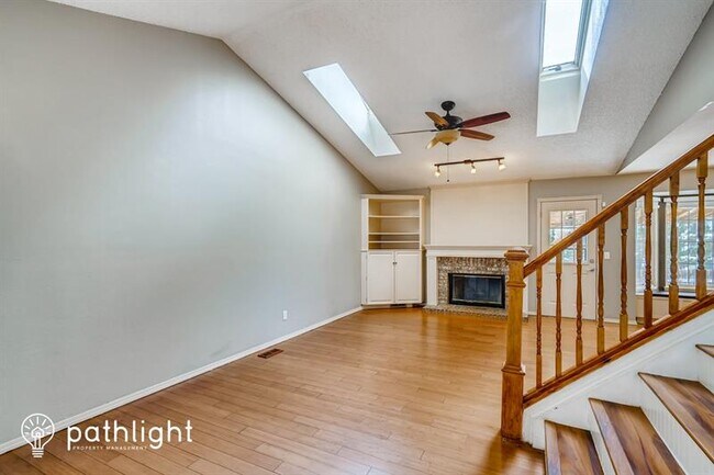 Building Photo - 7623 Elmwood St