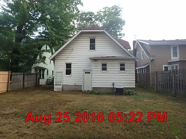 Building Photo - LEASE WITH THE OPTION TO PURCHASE!