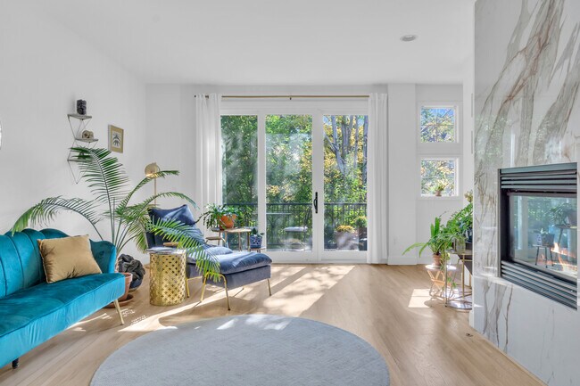 Sala de estar - 1619 N Franklin St