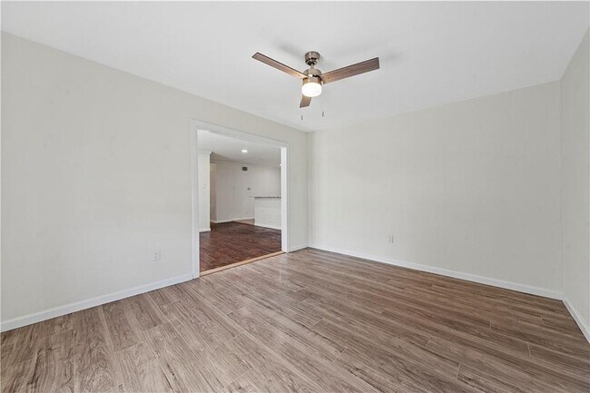Foto del edificio - 4025 Hiland Dr