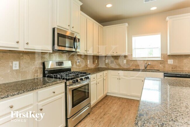 Foto del edificio - 44 Darby Ln
