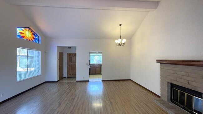 Foto del edificio - Walnut Creek 2 bedroom 2 bath townhome wit...