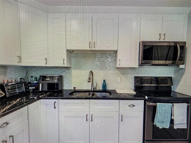 Foto del edificio - 9725 Alsobrook Ave