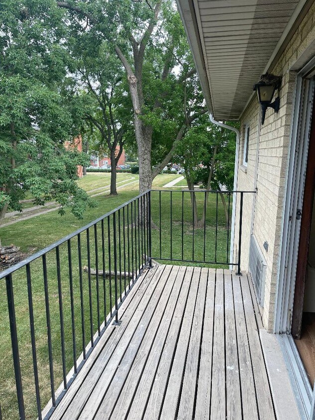 19 E Palatine Rd, Arlington Heights, IL 60004 Condo for Rent in