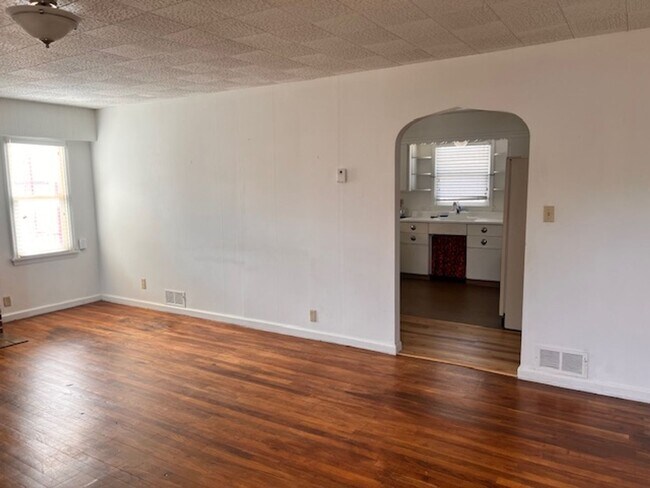 Building Photo - 112 S 100 E