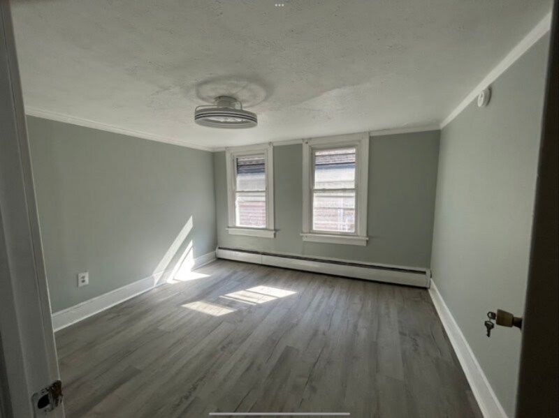 Building Photo - 407 Orchard St