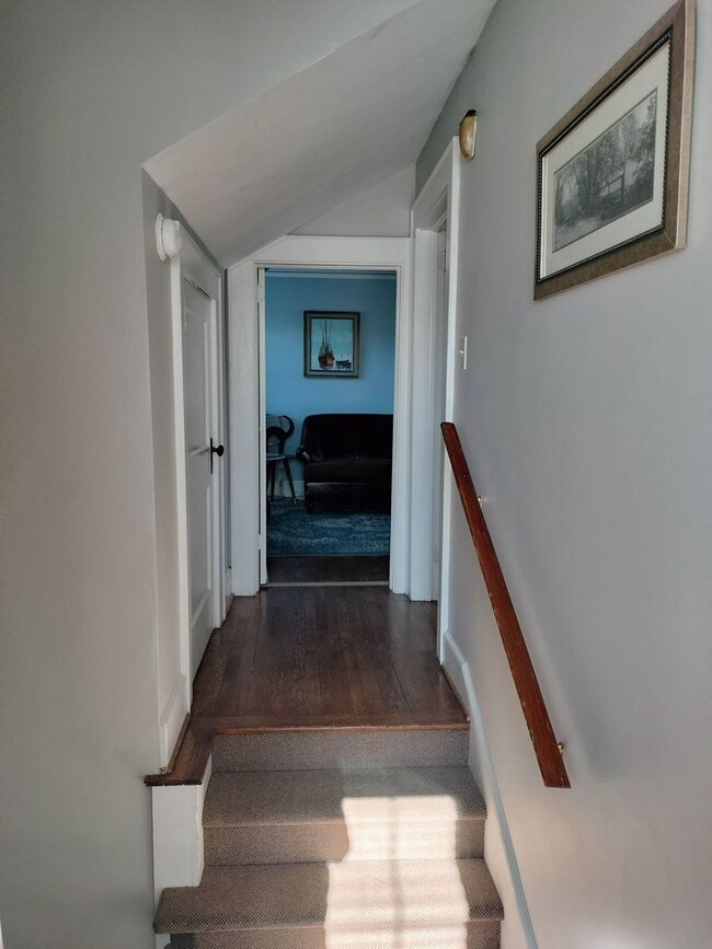 Building Photo - Fully Furnished 2BR/1BA Apartment with Uti...