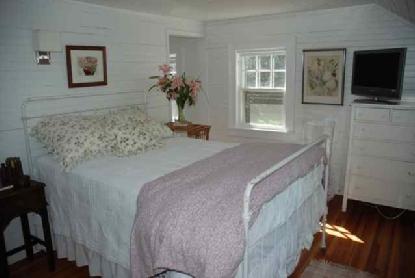 Building Photo - 40 Fresh Pond Rd