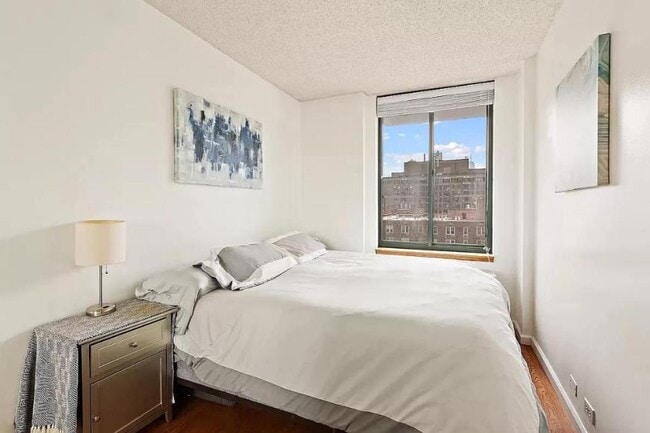 Building Photo - 2 bedroom in NEW YORK NY 10011