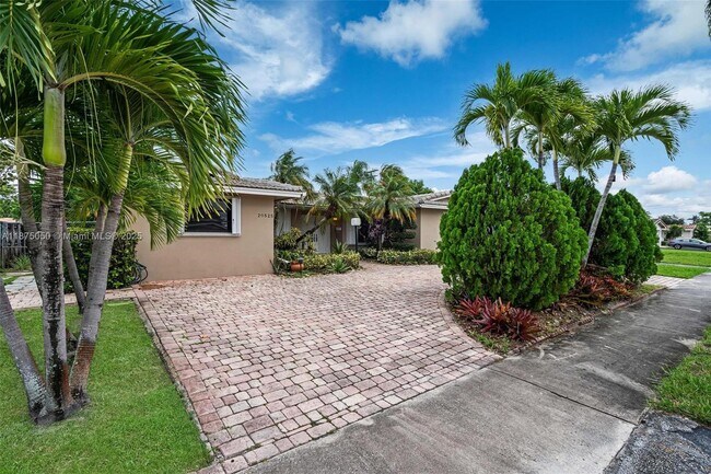 Foto del edificio - 20525 Highland Lakes Blvd