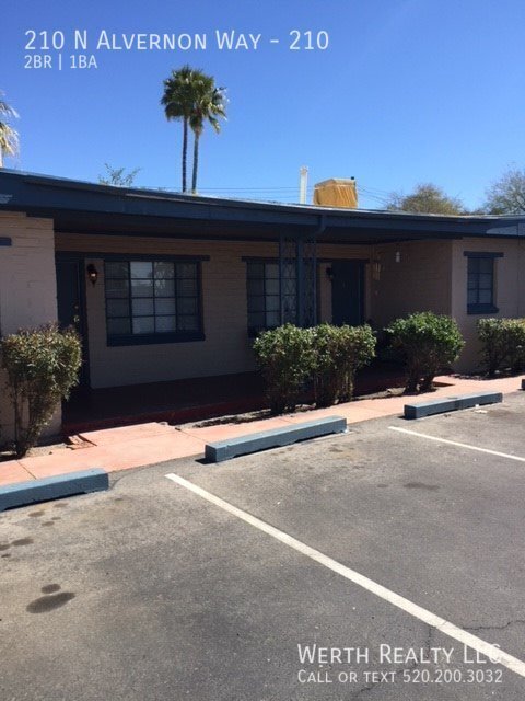Building Photo - 2 Bedroom with large fenced yard