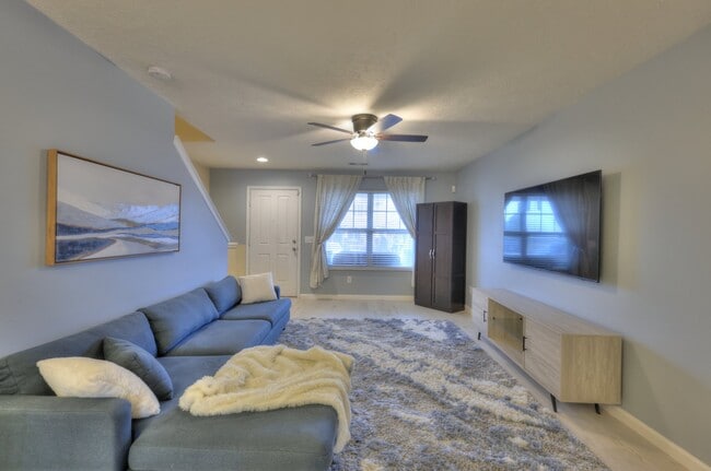 Building Photo - 589 Bradburn Village Cir