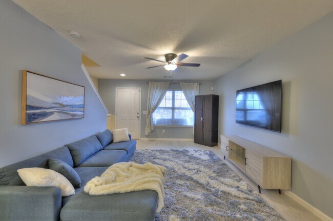 Foto del edificio - 589 Bradburn Village Cir