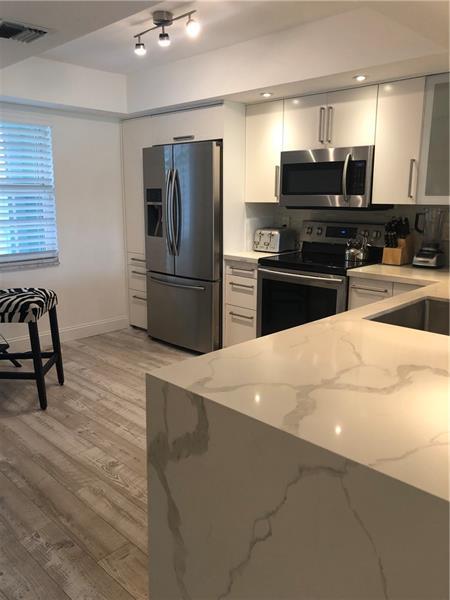 Foto del edificio - 806 Cypress Grove Ln