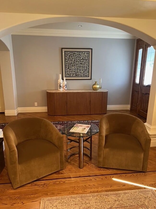 Foto del edificio - Custom Rebuilt 4BD/3BA Single-Family Home in Mission Area, Fremont!