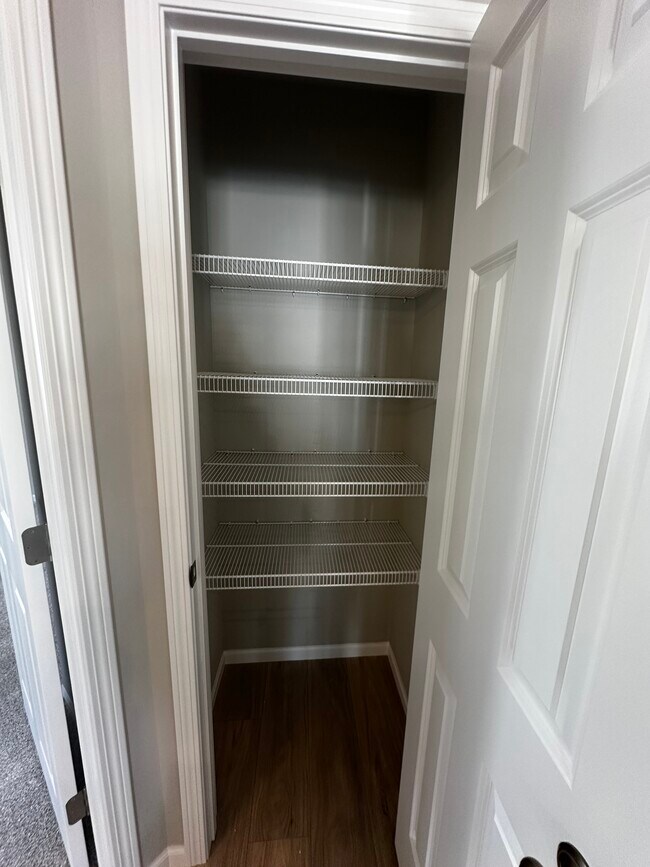 Foto del edificio - 6710 Meadow View Dr S