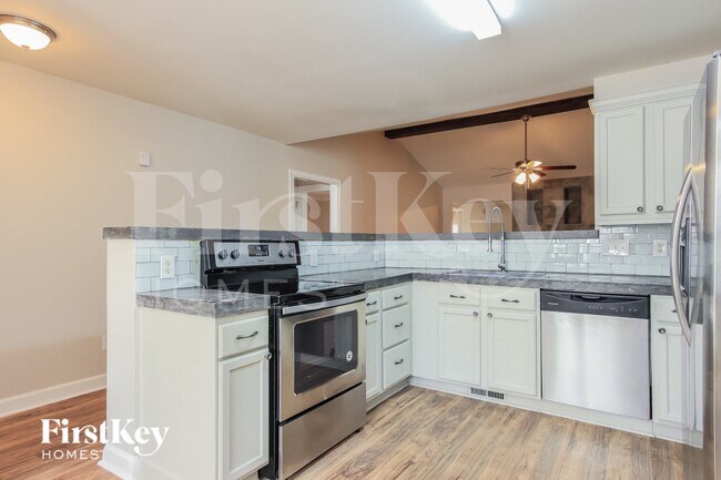 Building Photo - 222 Tillamook Dr