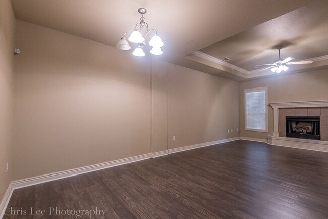 Building Photo - Beautiful & spacious 4 Bedroom condo w/fen...