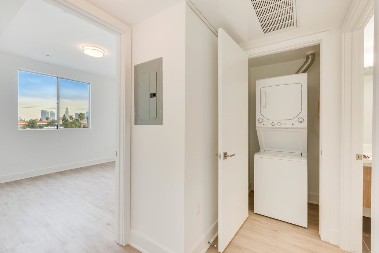 HoM West Temple Apartments in Los Angeles, CA Westside Rentals