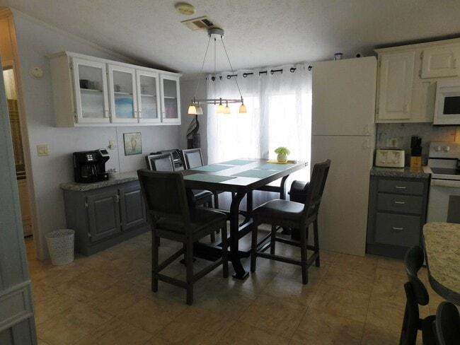 5th chair in bedroom - 16300 Pine Ridge Rd