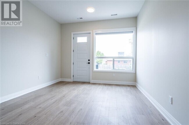 Photo du bâtiment - 732 11th Ave