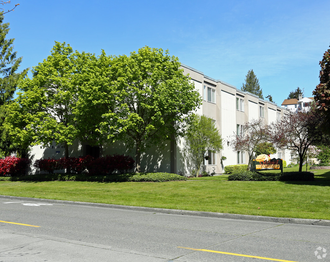 Building Photo - Golden Sunset Apartments