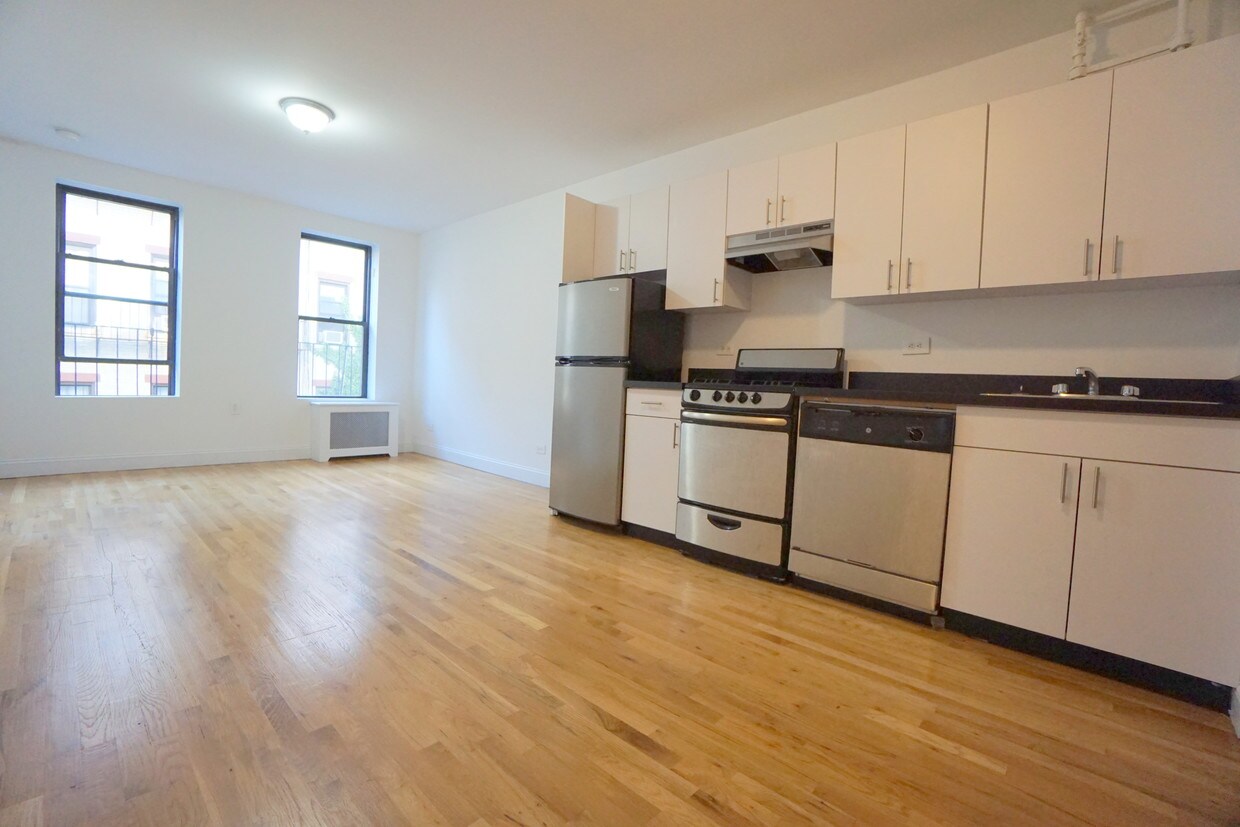 Primary Photo - 226 E 89th St