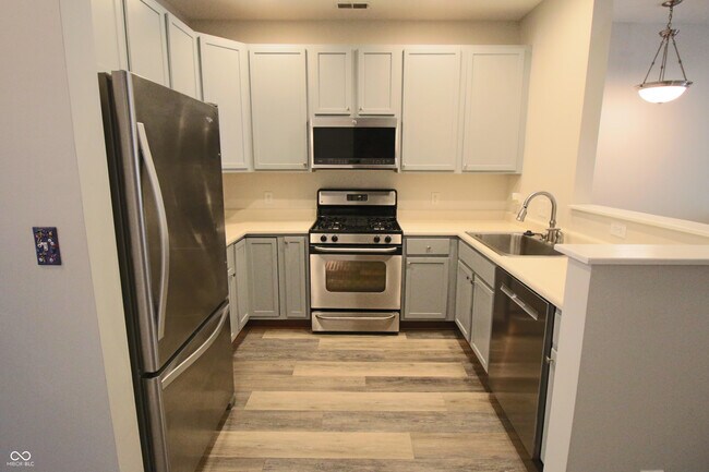Building Photo - 6591 Reserve Dr