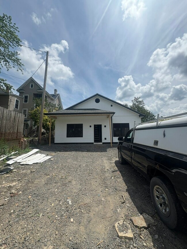 Building Photo - 515 Harrison Ave