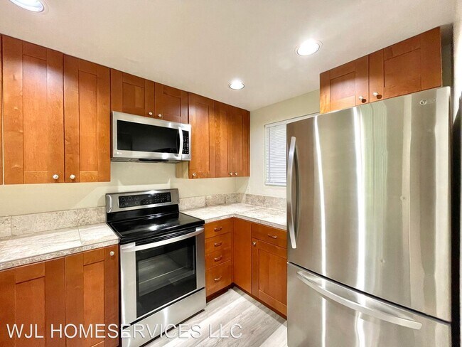 Building Photo - 2 br, 2 bath House - 12720 NE 10th Place U...