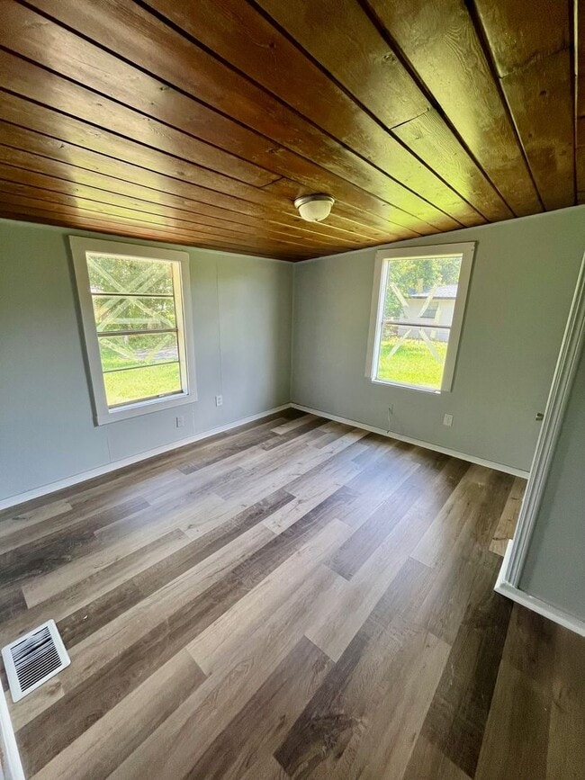 Foto del edificio - Beautifully Remodeled Lakeland 3BR/1BA Hom...