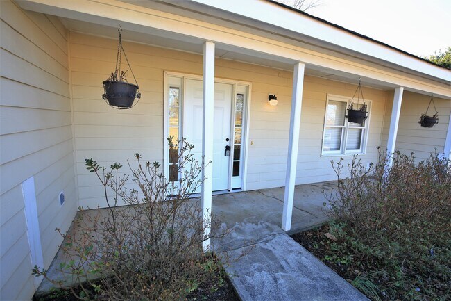 Foto del edificio - 1178 Webb Gin House Rd