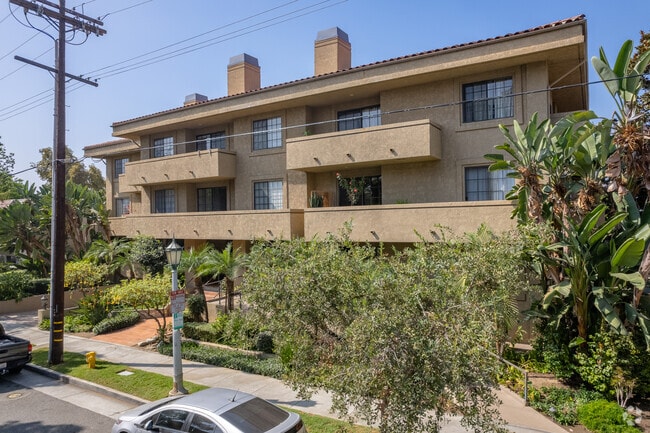 Building Photo - 221 S Oak Knoll Ave