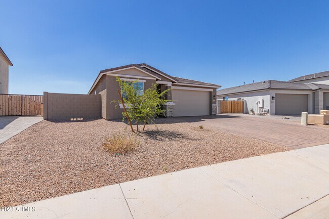 Building Photo - 26422 N Thornhill Dr