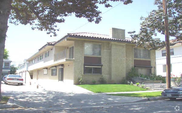 Building Photo - 817 N Stoneman Ave