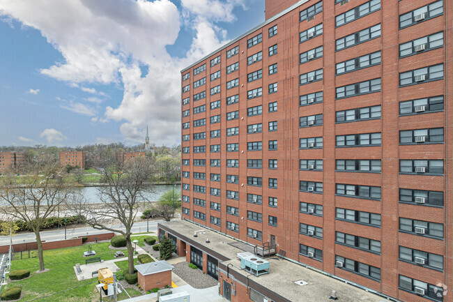Alternate Image - 311 N Ottawa St