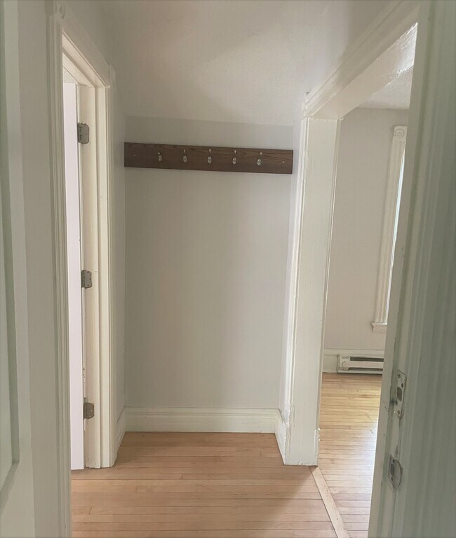 Entry way with coat hanger - 610 Jessamine Ave E