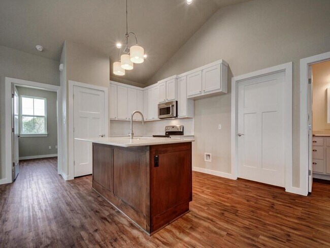 Building Photo - 341 Rose Dr
