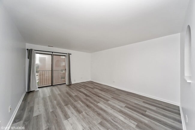 Foto del edificio - 960 S River Rd