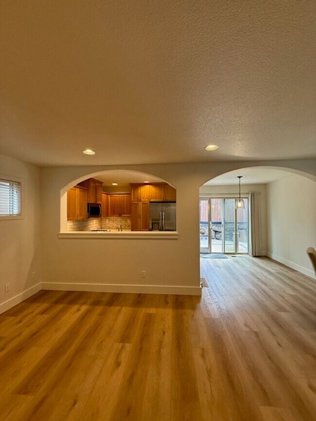 Foto del edificio - Beautifully renovated in NW Bend!  A/C!