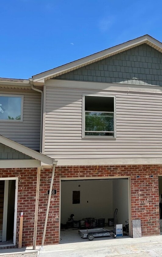 Building Photo - Cedar View 2 BR Market