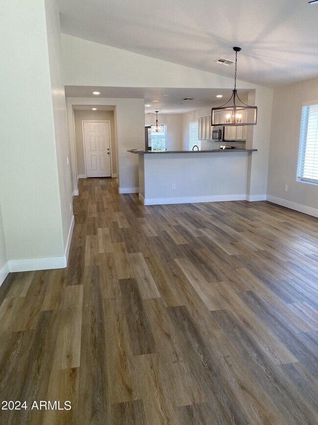 Building Photo - 1755 W Desert Canyon Dr