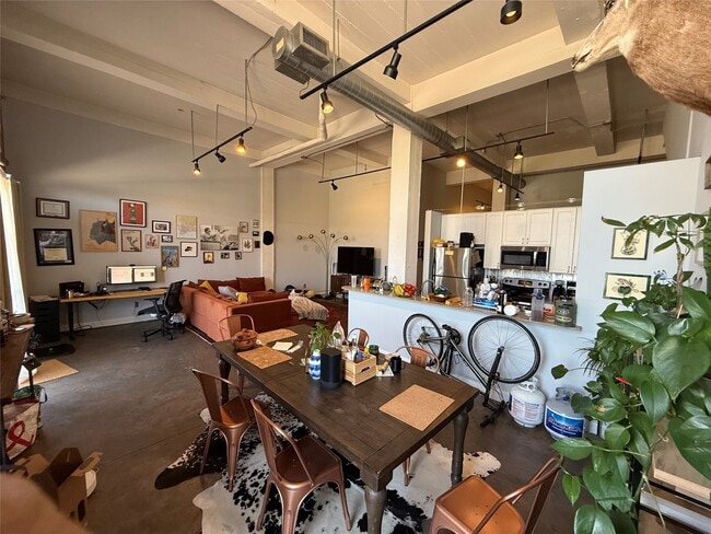 Foto del edificio - 915 N San Jacinto St