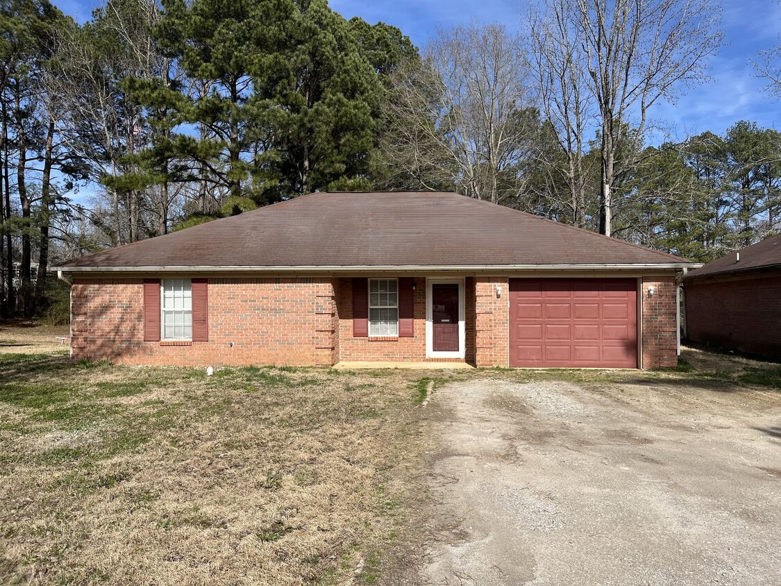 Foto principal - 2bd/2ba with an oversized single car garage