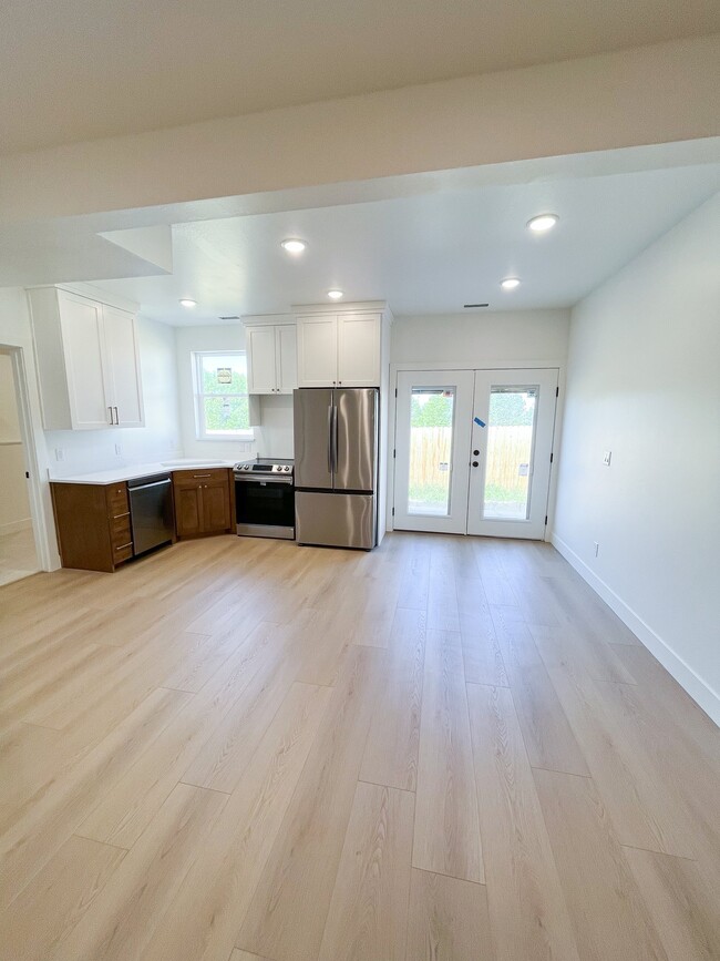 Building Photo - 1776 E Cyn Rdg Dr