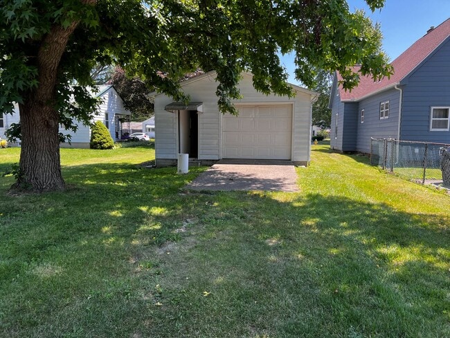 Building Photo - Love Where You Live in this Cozy 2 Bedroom...