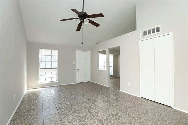 Foto del edificio - 24306 Kennedy Ranch Dr