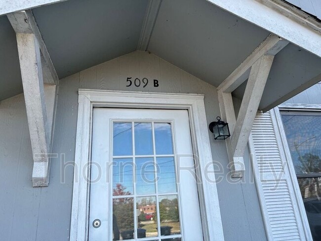 Building Photo - 509 Rose St