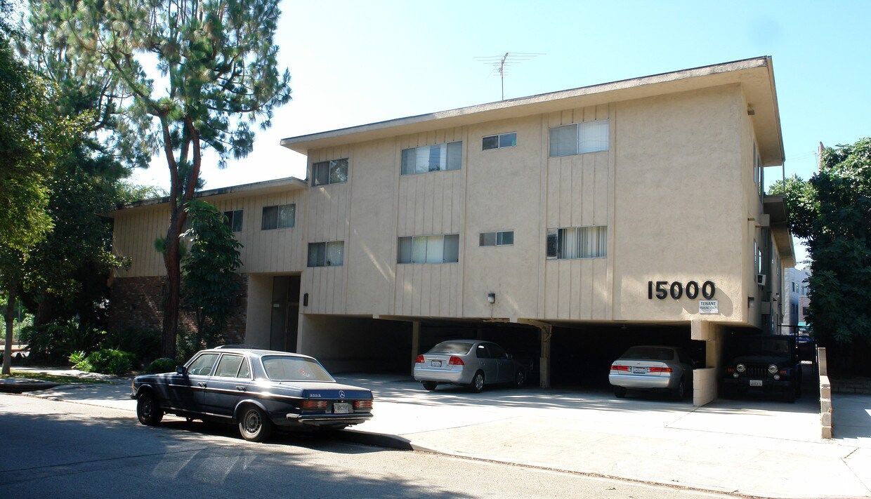 15000 Moorpark Apts Apartments in Sherman Oaks, CA