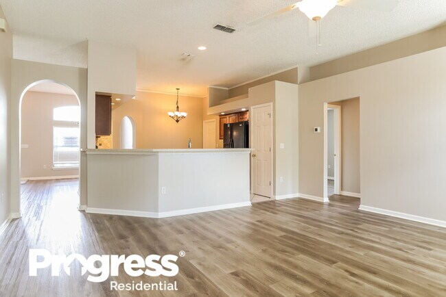 Building Photo - 265 Maplewood Dr